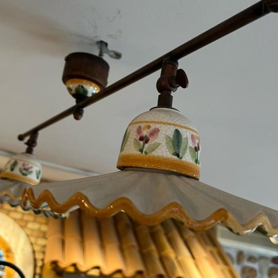 mediterran keramia mennyezeti lampa kezzel festett toszkan klasszikus elegans viragos alacsony belmagassag lampak vilagitas eloszoba haloszoba nappali olasz hangulatu lampak.jpg